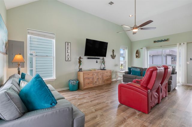 108 Ocean View Drive, Crystal Beach, TX 77650