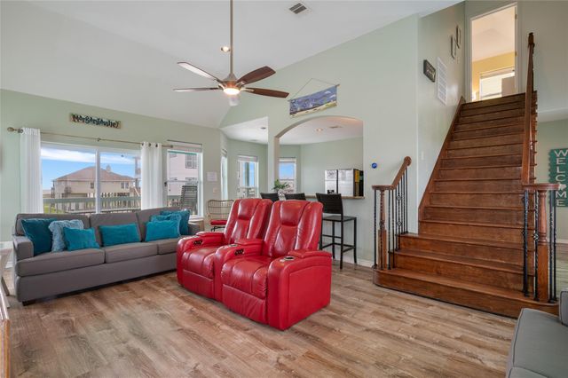108 Ocean View Drive, Crystal Beach, TX 77650