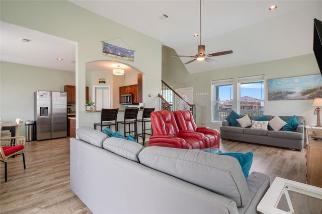 108 Ocean View Drive, Crystal Beach, TX 77650