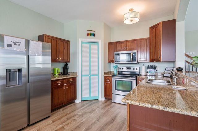 108 Ocean View Drive, Crystal Beach, TX 77650