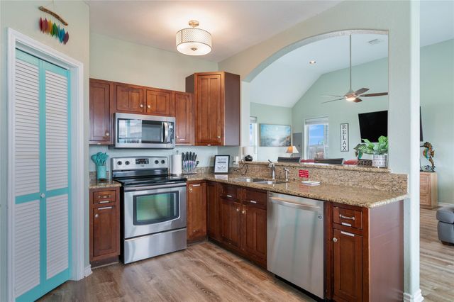 108 Ocean View Drive, Crystal Beach, TX 77650