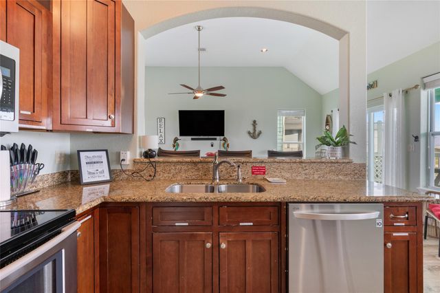 108 Ocean View Drive, Crystal Beach, TX 77650