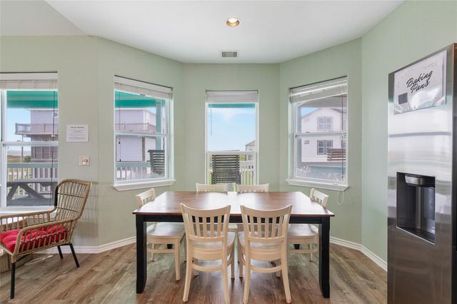 108 Ocean View Drive, Crystal Beach, TX 77650