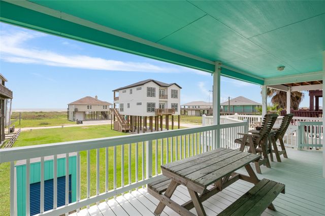 108 Ocean View Drive, Crystal Beach, TX 77650