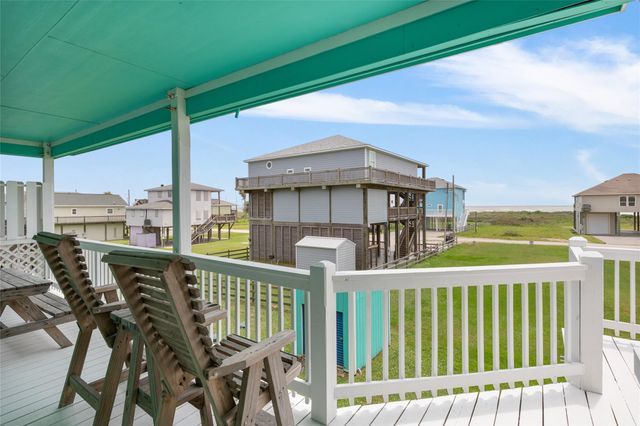 108 Ocean View Drive, Crystal Beach, TX 77650
