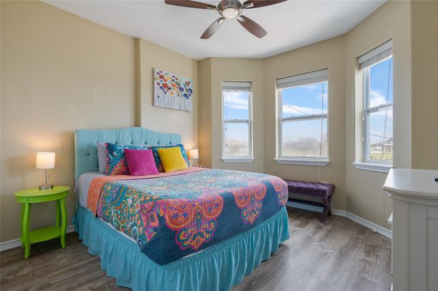 108 Ocean View Drive, Crystal Beach, TX 77650