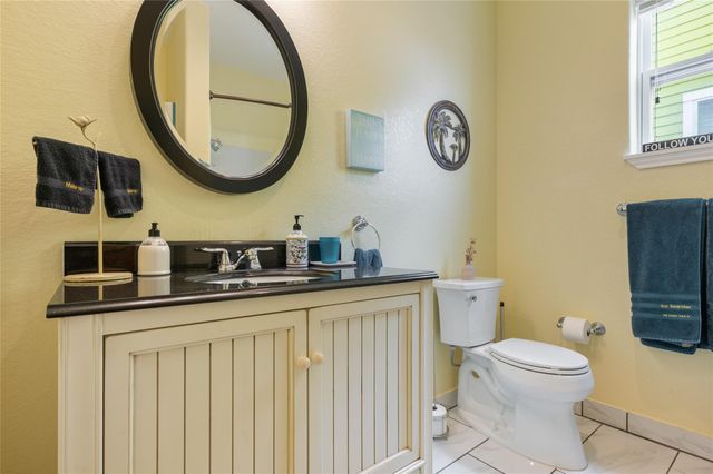 108 Ocean View Drive, Crystal Beach, TX 77650