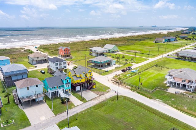 108 Ocean View Drive, Crystal Beach, TX 77650