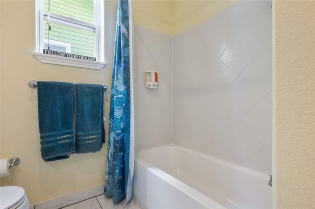 108 Ocean View Drive, Crystal Beach, TX 77650