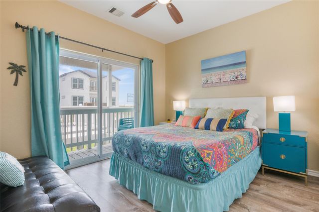 108 Ocean View Drive, Crystal Beach, TX 77650