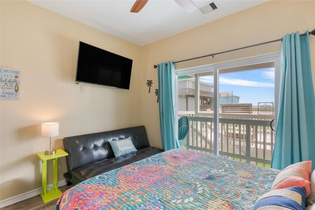 108 Ocean View Drive, Crystal Beach, TX 77650