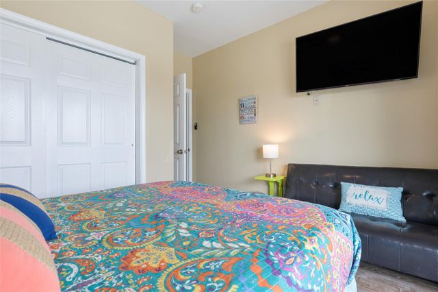 108 Ocean View Drive, Crystal Beach, TX 77650