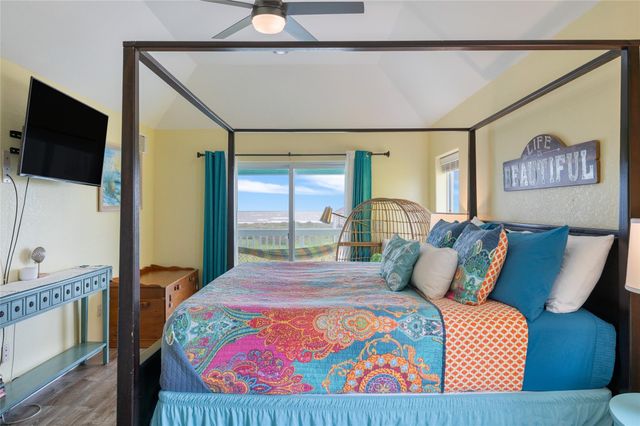 108 Ocean View Drive, Crystal Beach, TX 77650