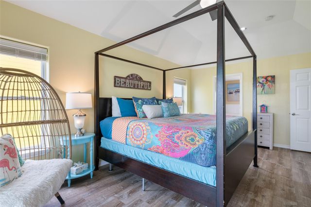 108 Ocean View Drive, Crystal Beach, TX 77650