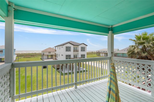 108 Ocean View Drive, Crystal Beach, TX 77650