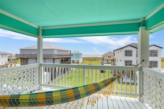 108 Ocean View Drive, Crystal Beach, TX 77650