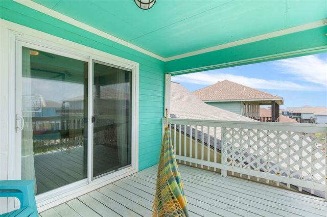 108 Ocean View Drive, Crystal Beach, TX 77650