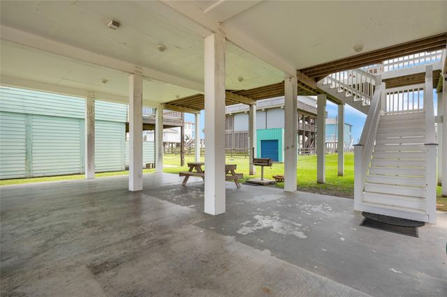 108 Ocean View Drive, Crystal Beach, TX 77650
