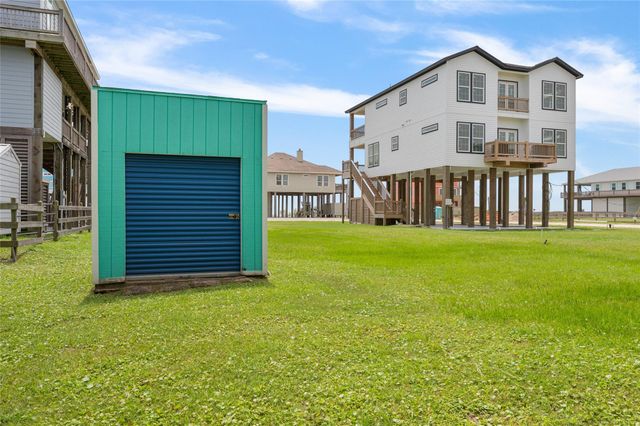 108 Ocean View Drive, Crystal Beach, TX 77650