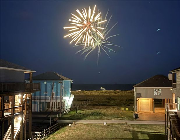 108 Ocean View Drive, Crystal Beach, TX 77650