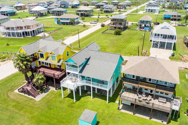 108 Ocean View Drive, Crystal Beach, TX 77650