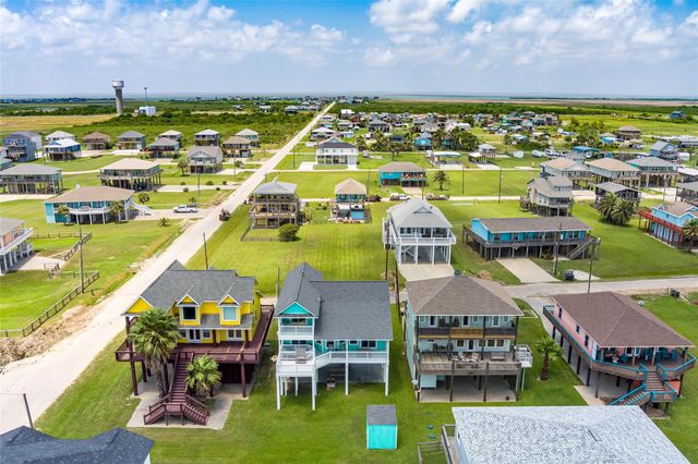 108 Ocean View Drive, Crystal Beach, TX 77650