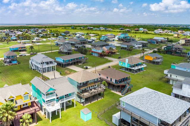 108 Ocean View Drive, Crystal Beach, TX 77650