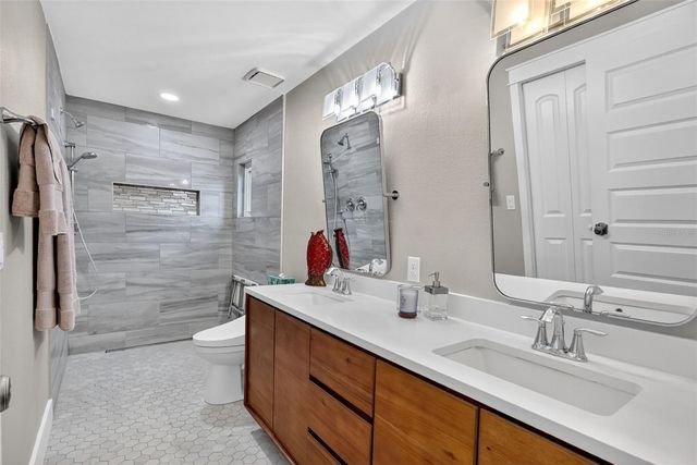 9305 KNIGHTSBRIDGE COURT, Tampa, FL 33647