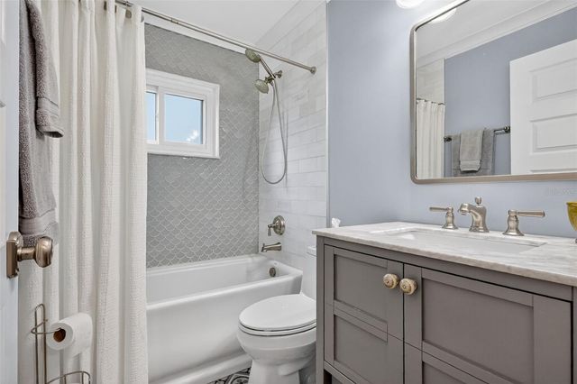 9305 KNIGHTSBRIDGE COURT, Tampa, FL 33647