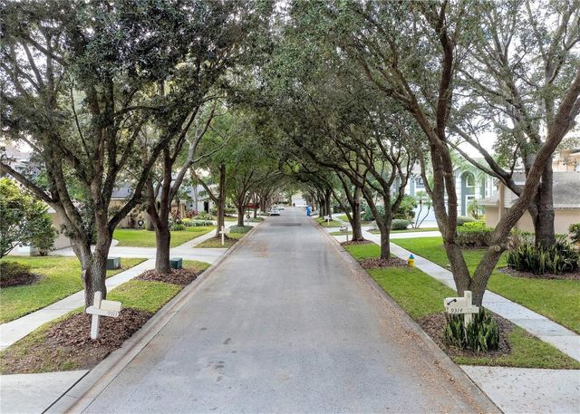 9305 KNIGHTSBRIDGE COURT, Tampa, FL 33647