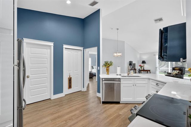 9305 KNIGHTSBRIDGE COURT, Tampa, FL 33647