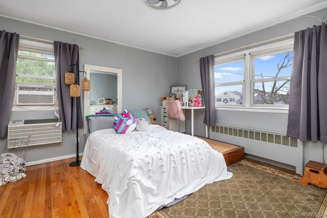 208 Island Parkway W, Island Park, NY 11558