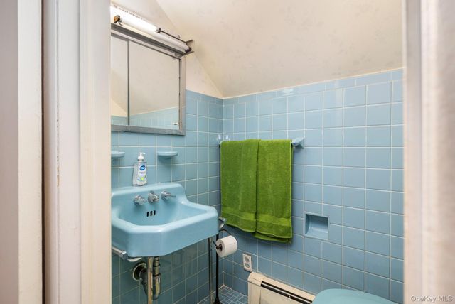 208 Island Parkway W, Island Park, NY 11558