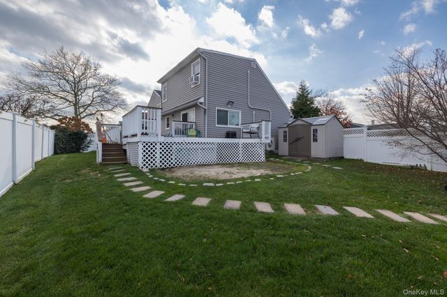 208 Island Parkway W, Island Park, NY 11558