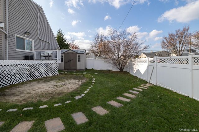 208 Island Parkway W, Island Park, NY 11558