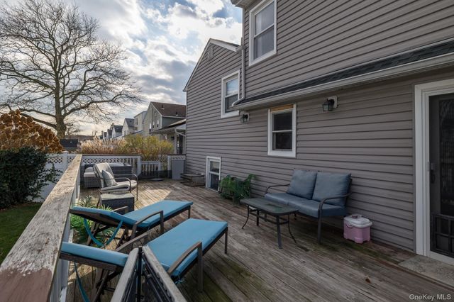 208 Island Parkway W, Island Park, NY 11558