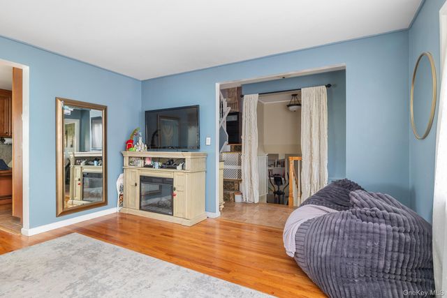 208 Island Parkway W, Island Park, NY 11558