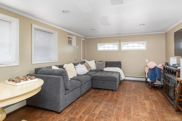 208 Island Parkway W, Island Park, NY 11558