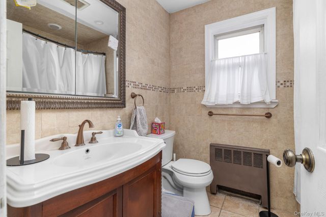 208 Island Parkway W, Island Park, NY 11558