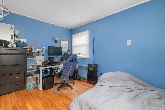 208 Island Parkway W, Island Park, NY 11558