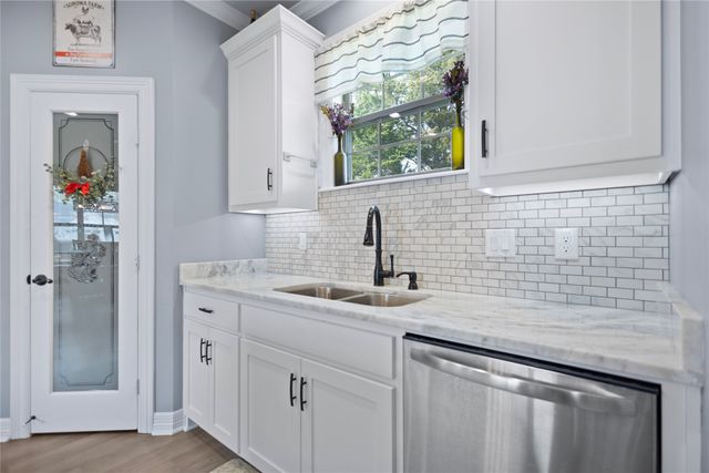 18341 Timber Oaks Drive, Lindale, TX 75771