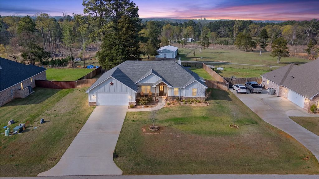 18341 Timber Oaks Drive, Lindale, TX 75771