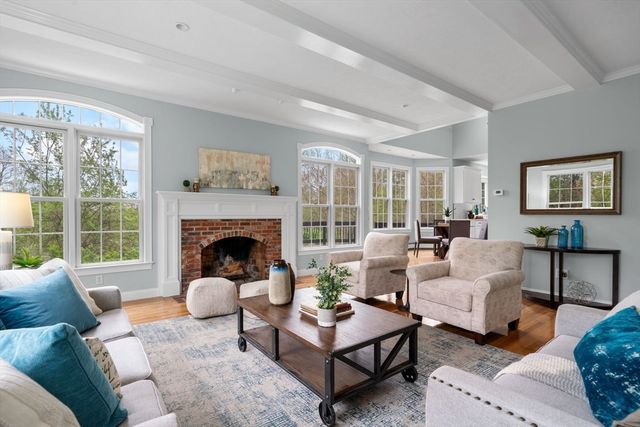 19 Estabrook Ln, Berlin, MA 01503