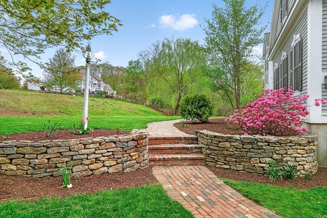 19 Estabrook Ln, Berlin, MA 01503