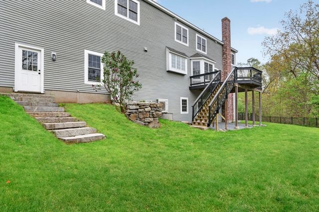 19 Estabrook Ln, Berlin, MA 01503