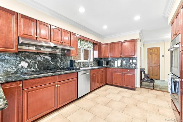 5315 Overbrook Street, Douglaston, NY 11362