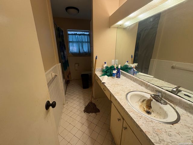 457 Winfield Blvd, Windcrest, TX 78239
