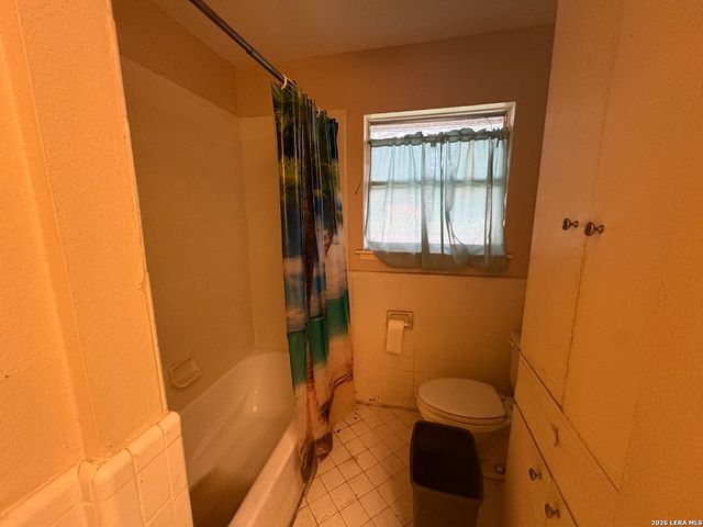 457 Winfield Blvd, Windcrest, TX 78239