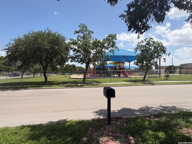 457 Winfield Blvd, Windcrest, TX 78239