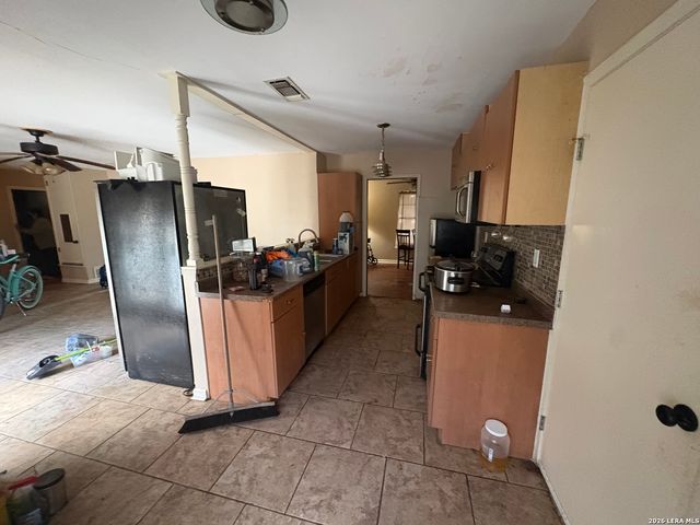 457 Winfield Blvd, Windcrest, TX 78239